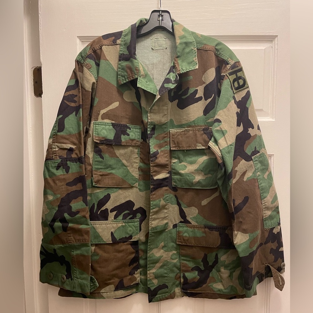 US Army BDU jacket, woodland camouflage pattern.  Size Medium-Regular. 1 each.